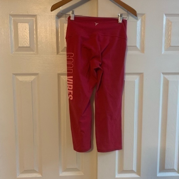Good Vibes Pink Capri‎ Leggings Size Medium - Picture 5 of 6